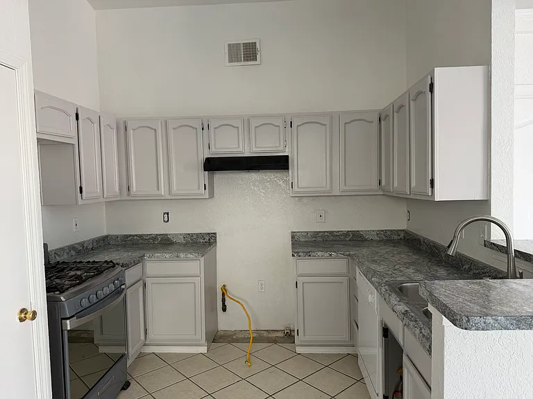 12528 Flora Alba Dr — Photo 4