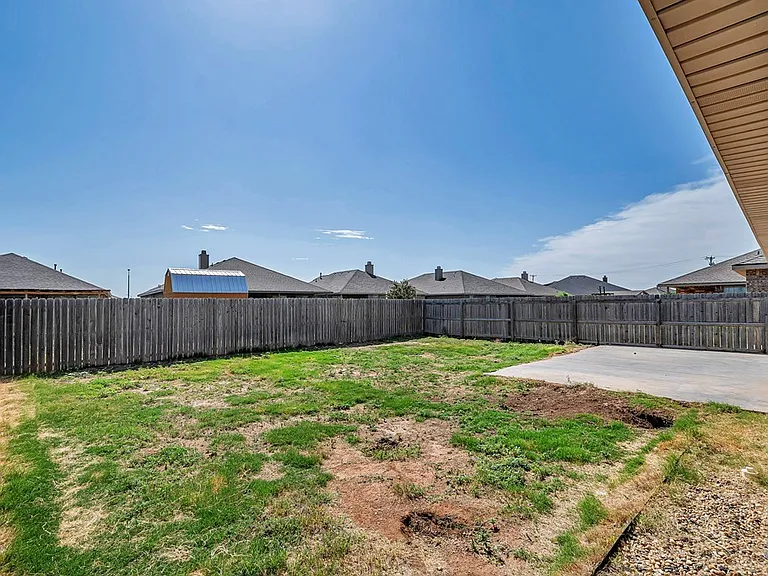 608 Memorial Ct — Photo 40