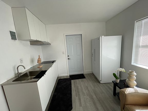 5th image of 400 NW 111th St #1