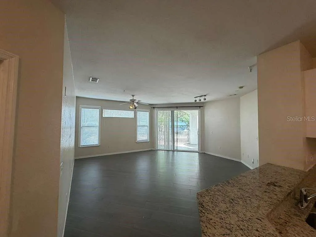 2 bed, 2.0 bath, 1064 sqft, $1,695 — Photo 3