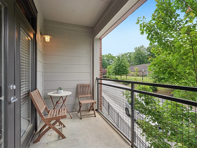 The Kirkwood Apartments at Edgewood — Photo 8