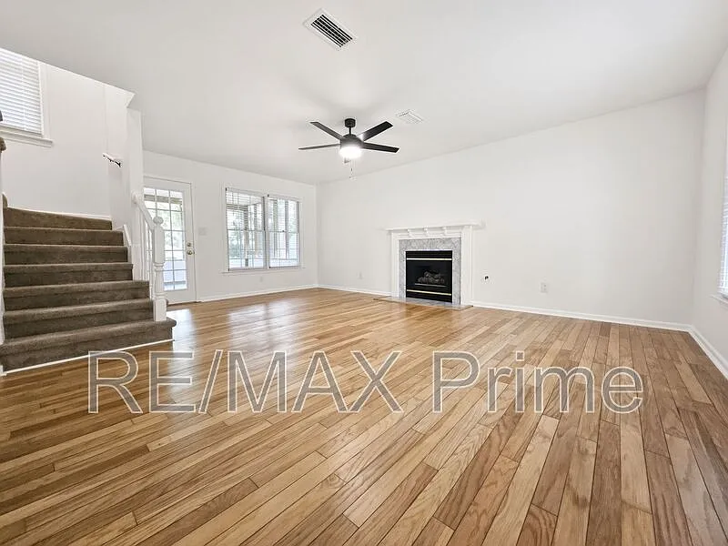 4 bed, 2.5 bath, 1903 sqft, $3,000 — Photo 4