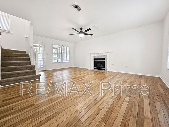 4th image of 413 Saddle Ct