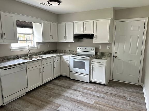 2nd image of 6064A Camellia Dr