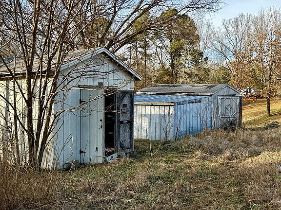 4th image of 748 Old McKenzie Hwy