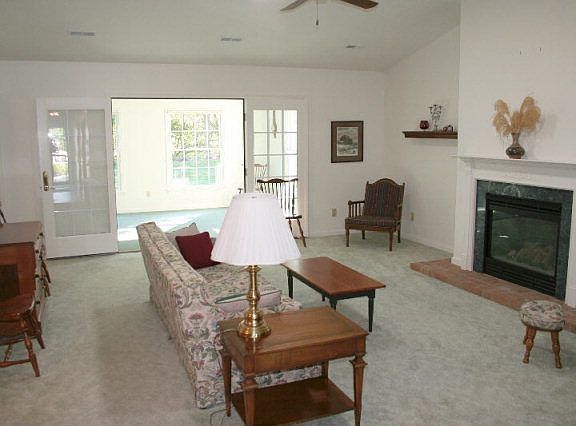 3rd image of 845 Oakbrook Dr