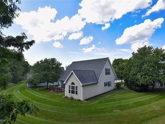 3rd image of 8472 Waterside Dr