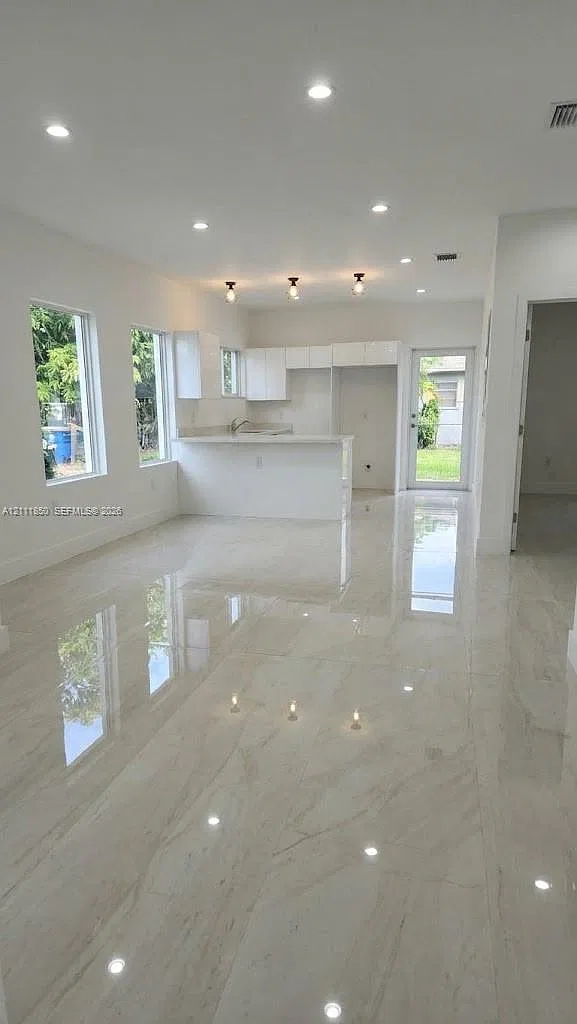 Hialeah Heights — Photo 4