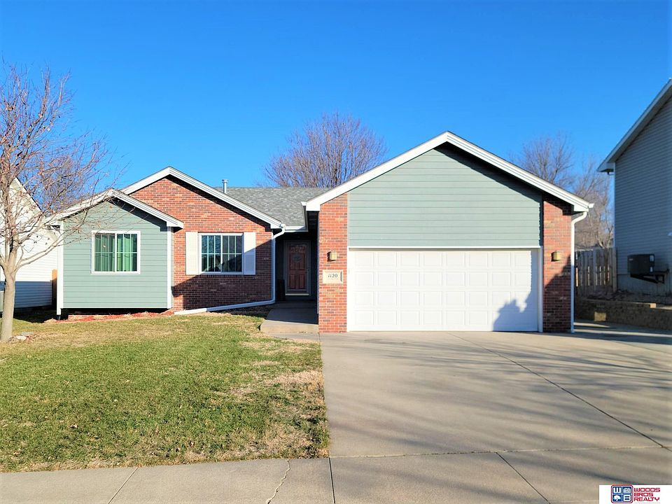 1st image of 1120 W Burt Dr