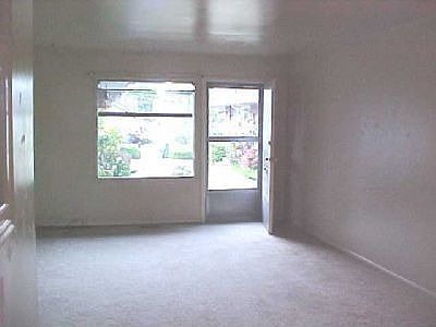Entry/Living Room