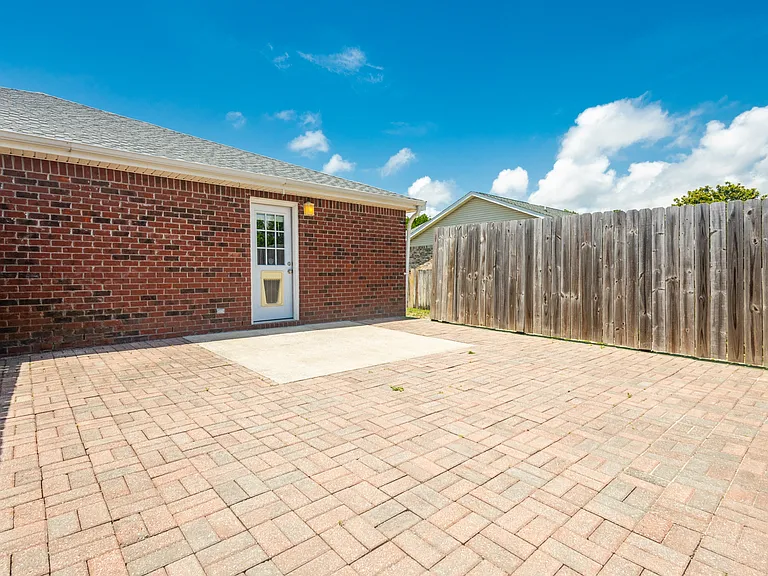 2104 Frontera St — Photo 35