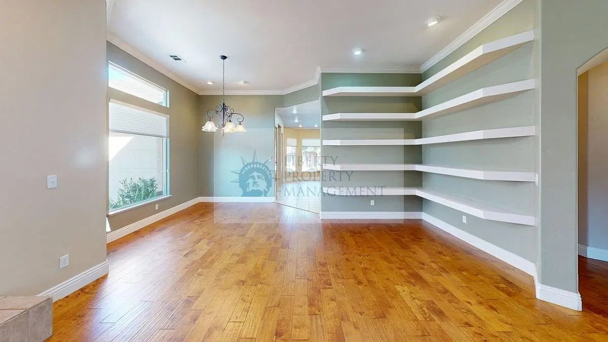 3 bed, 1720 sqft, $2,595 — Photo 4