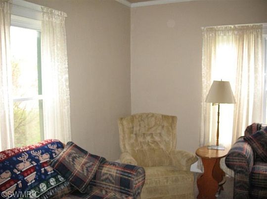 4th image of 608 W Ludington Ave