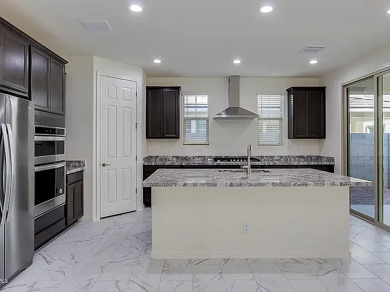 4 bed, 2519 sqft, $3,500 — Photo 4