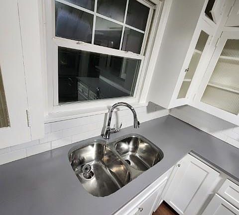 5th image of 1012 Dean Pl