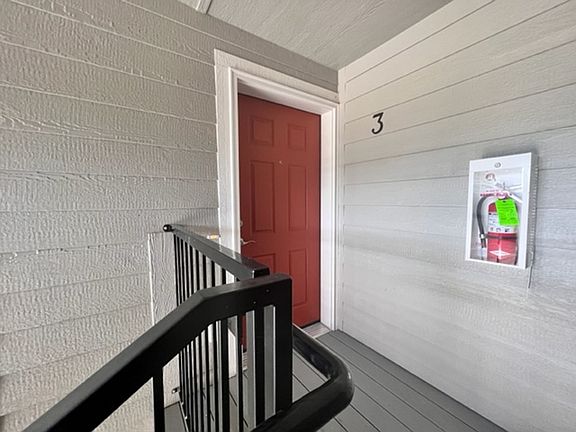 3rd image of 811 E Ensolarado St APT 3