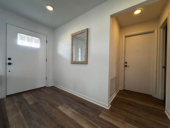 3rd image of 1508 Poplar Dr