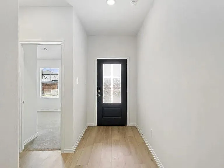 1019 Emberwood Dr — Photo 4