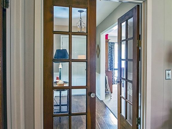 4th image of 1011 Jones St