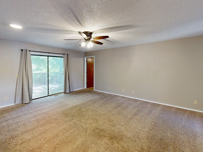 1275 N Gregg Ave — Photo 11
