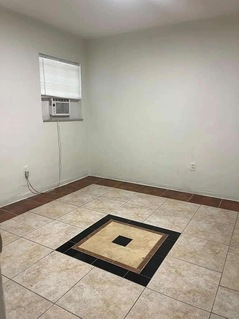 2 bed, 1.5 bath, 1032 sqft, $2,100 — Photo 3