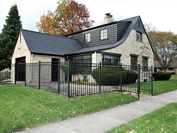 3rd image of 900 Sherwood Pl