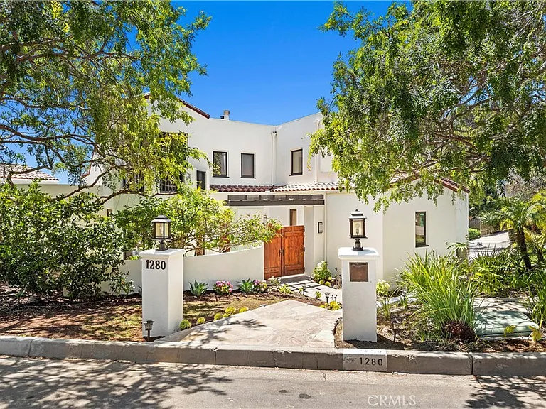 1280 Morningside Dr — Photo 3