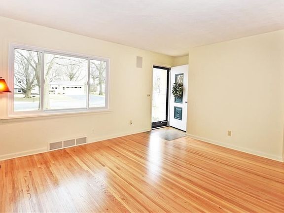 3rd image of 543 Wahlmont Dr