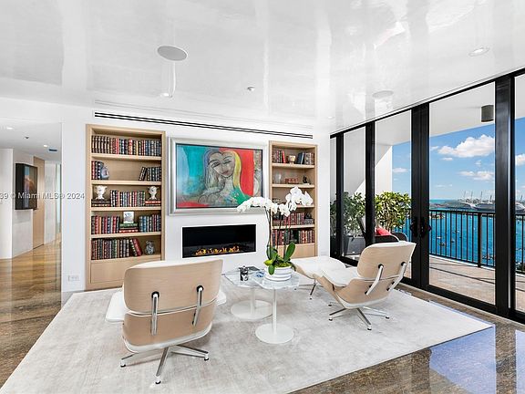 5th image of 1000 Venetian Way #Penthouse 2202