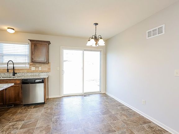 5th image of 502 NE 193rd St