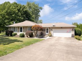 1961 Dennis Dr, Akron, OH 44312