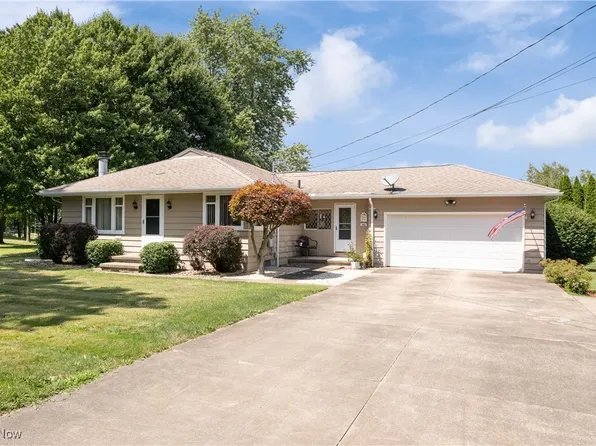 1961 Dennis Dr, Akron, OH 44312