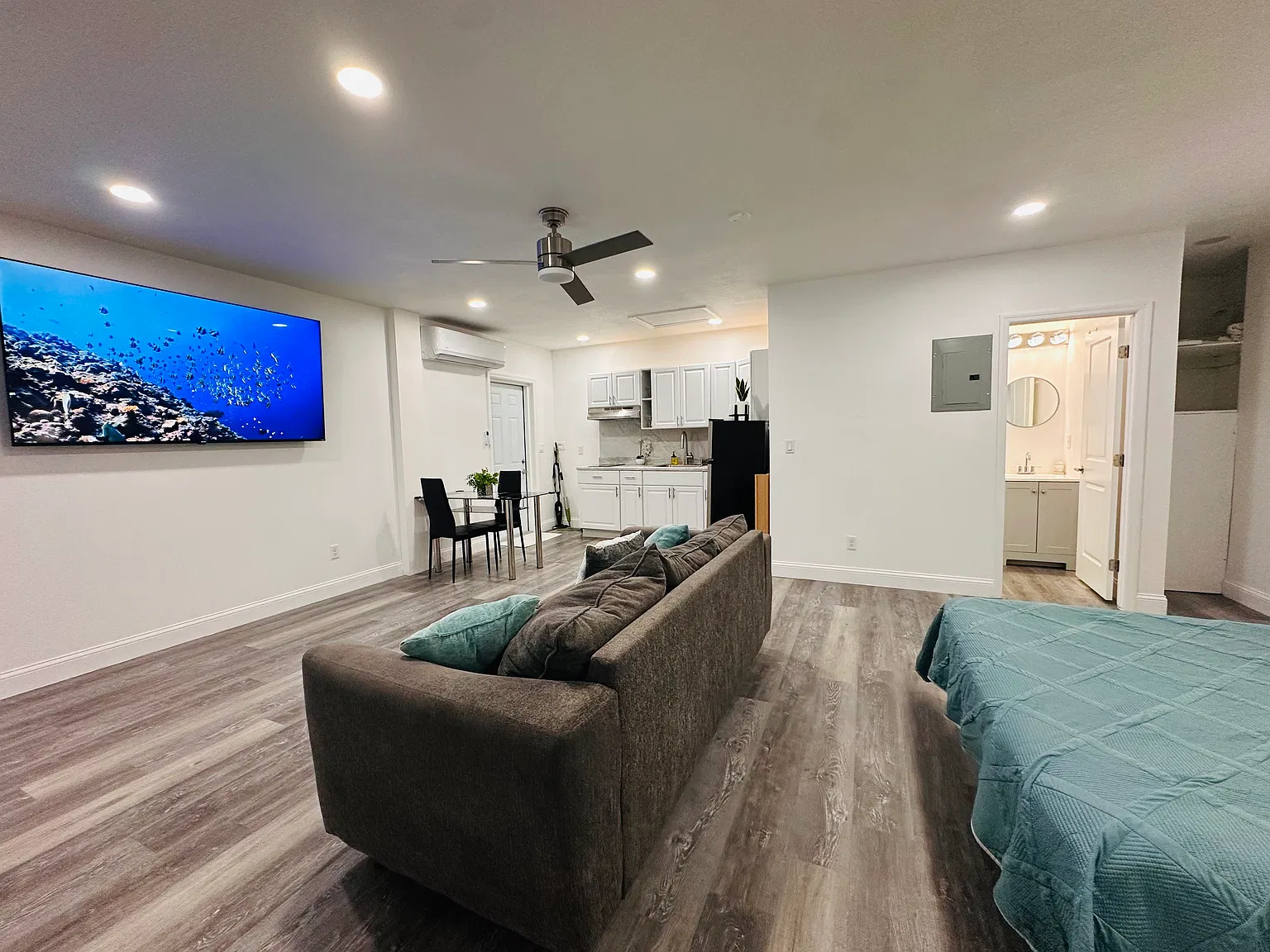 Studio, 700 sqft, $1,250 — Photo 3