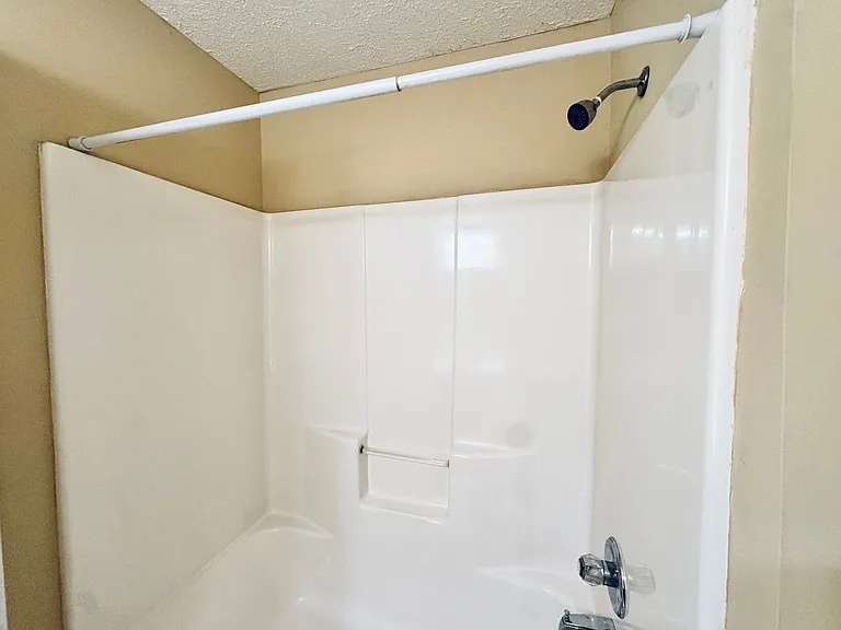 802 Middle St — Photo 16