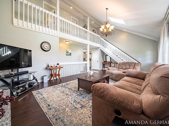 3rd image of 4105 44th St SW