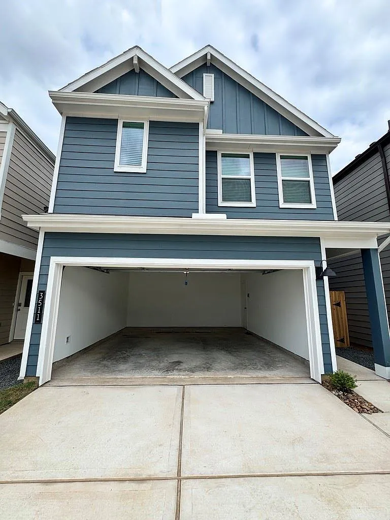4 bed, 2.5 bath, 2275 sqft, $2,400 — Photo 1
