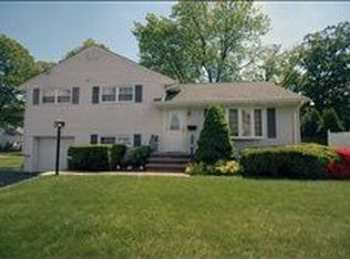 13 Pine Dr, Cedar Grove, NJ 07009