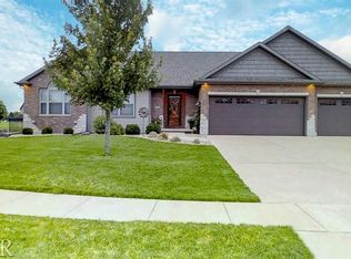 2908 Lone Oak Rd, Bloomington, IL 61705