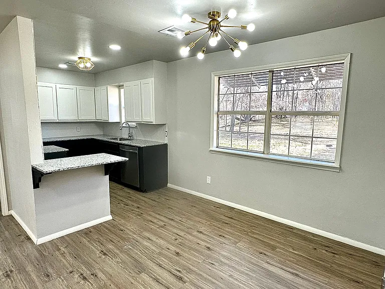 1315 N Timber Rd — Photo 2
