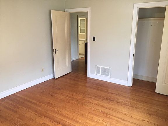 3rd image of 2133 NW 29th St