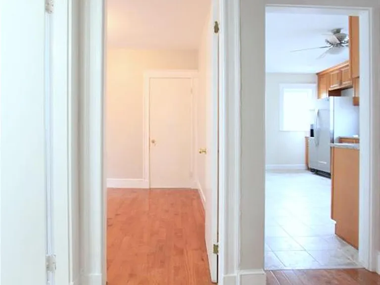 121 Yale St — Photo 12