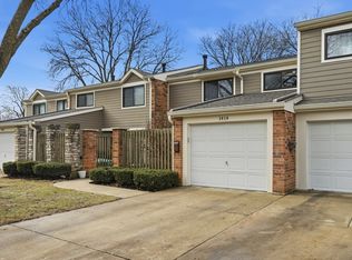 1414 N Bridgeport Dr, Mount Prospect, IL 60056