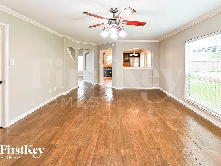8008 Blue Jay St — Photo 6