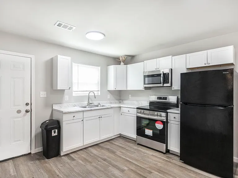 205 Doyle St #2 — Photo 3