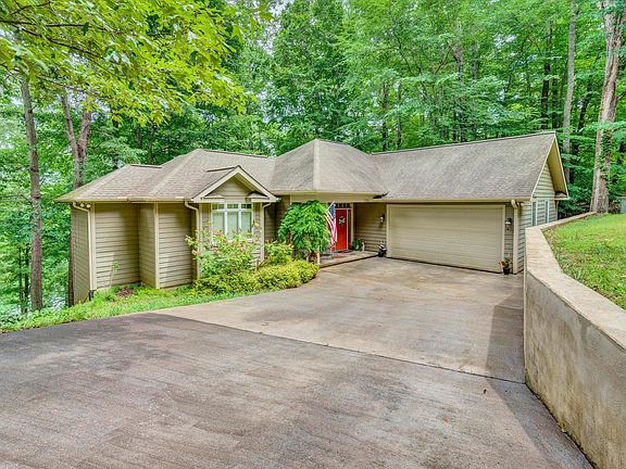 3rd image of 704 Forest Lawn Dr