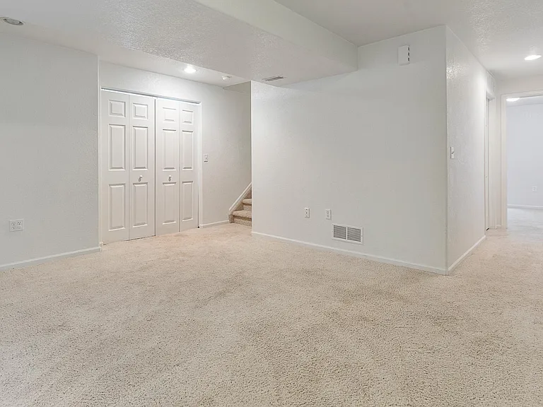 1862 Twin Lakes Cir — Photo 21