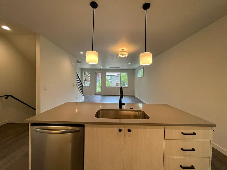 601 SE Spokane St #201 — Photo 14