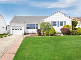 499 Lariat Ln, Bethpage, NY 11714