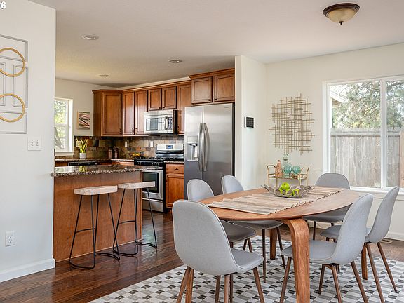 5th image of 718 Trinity Ct
