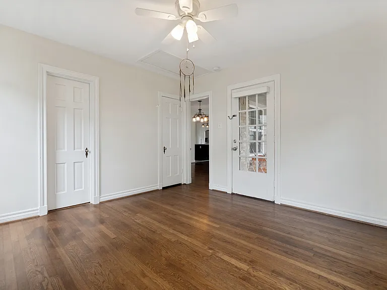 615 S Montclair Ave — Photo 18